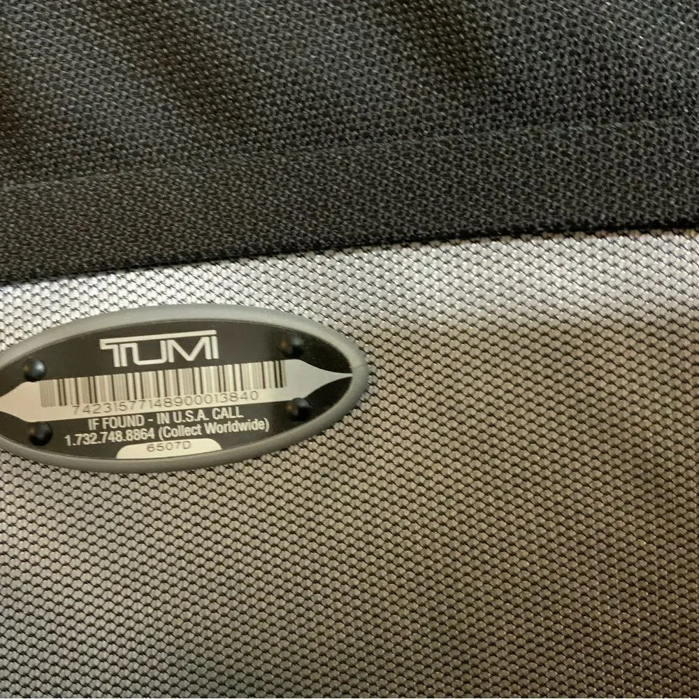 TUMI Crossbody Messenger Laptop Bag Flap 6507 D Black nylon